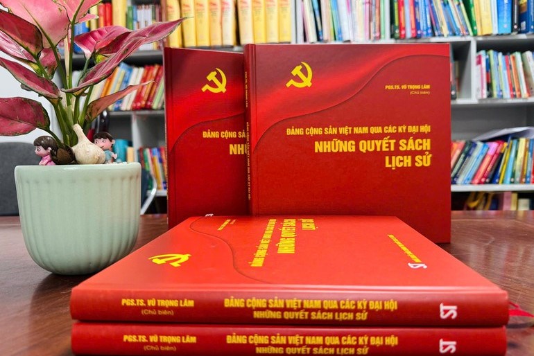 Cuốn sách “Đảng Cộng sản Việt Nam qua các kỳ Đại hội - Những quyết sách lịch sử”